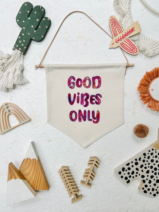 Leo & Wilf X Fin & Nox - Good Vibes Only Banner - Fuchsia / Purple Rainbow Opal